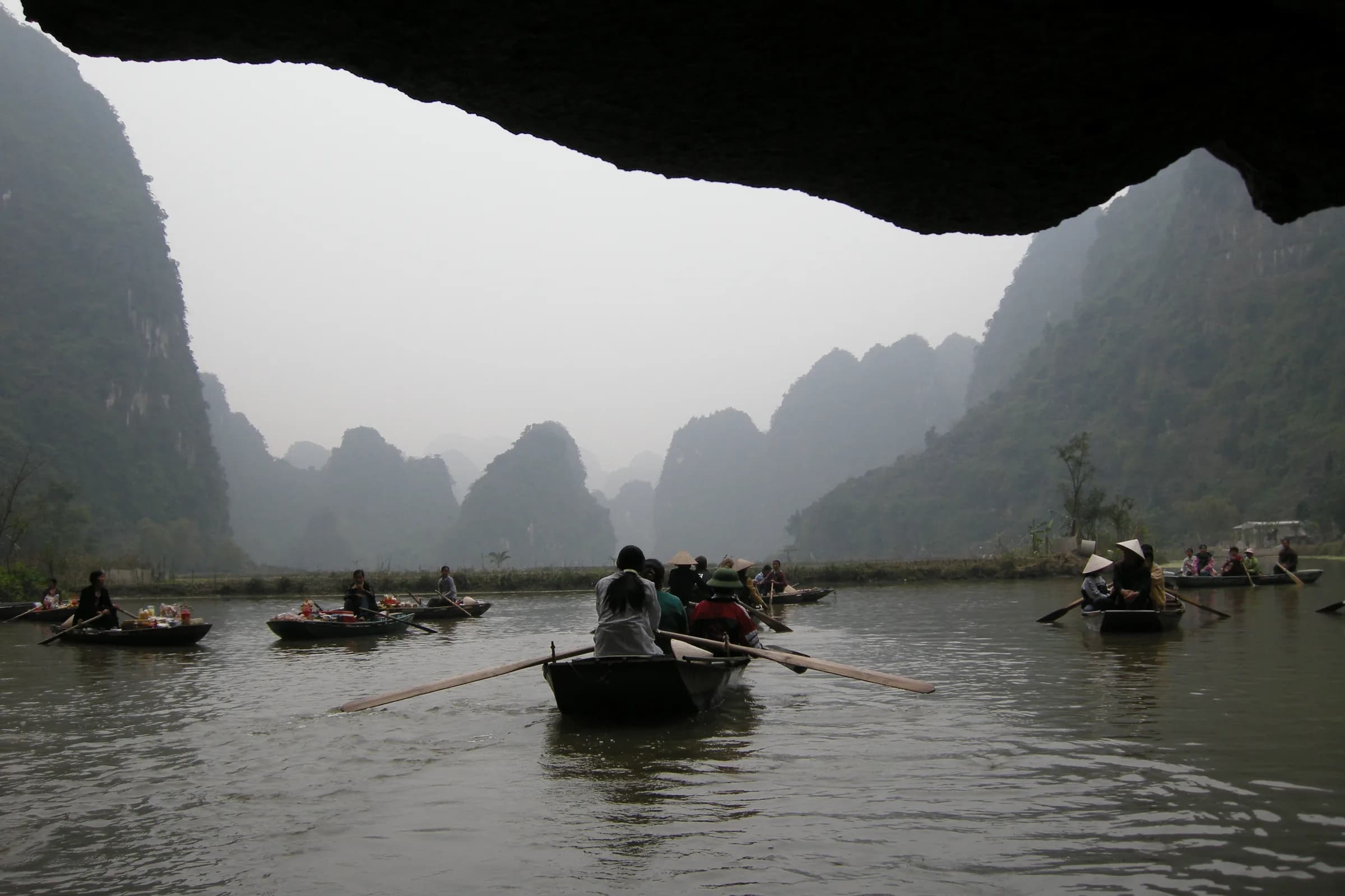 Hang động trong quần thể Tràng An, Ninh Bình